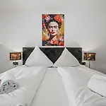 Frida Kahlo Am Bodensee * クレスブロン・アム・ボーデンゼー