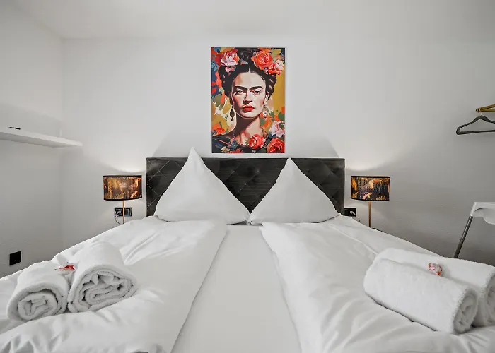 Frida Kahlo Am Bodensee * كريسبرون ام بوندنس